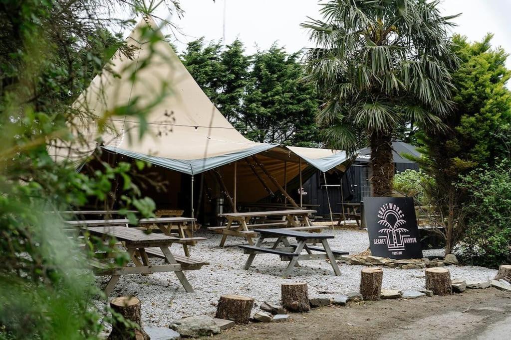 Honeycomb Lodge - Holiday Home 5 Min From פדסטואו מראה חיצוני תמונה